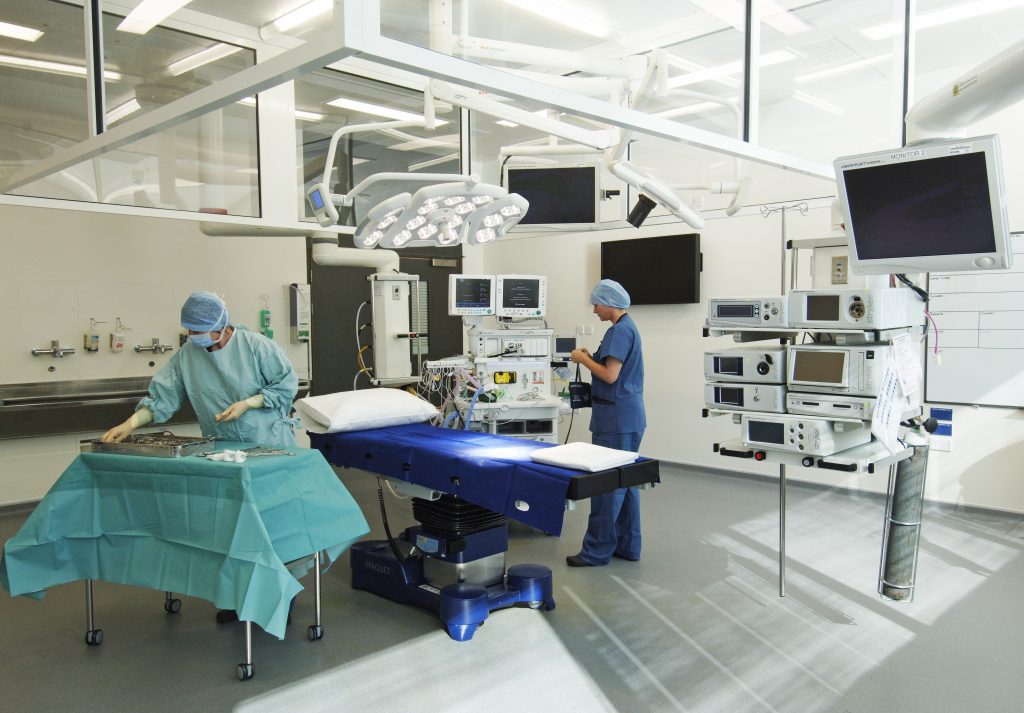 How effective is Laminar air flow in operating rooms in reducing